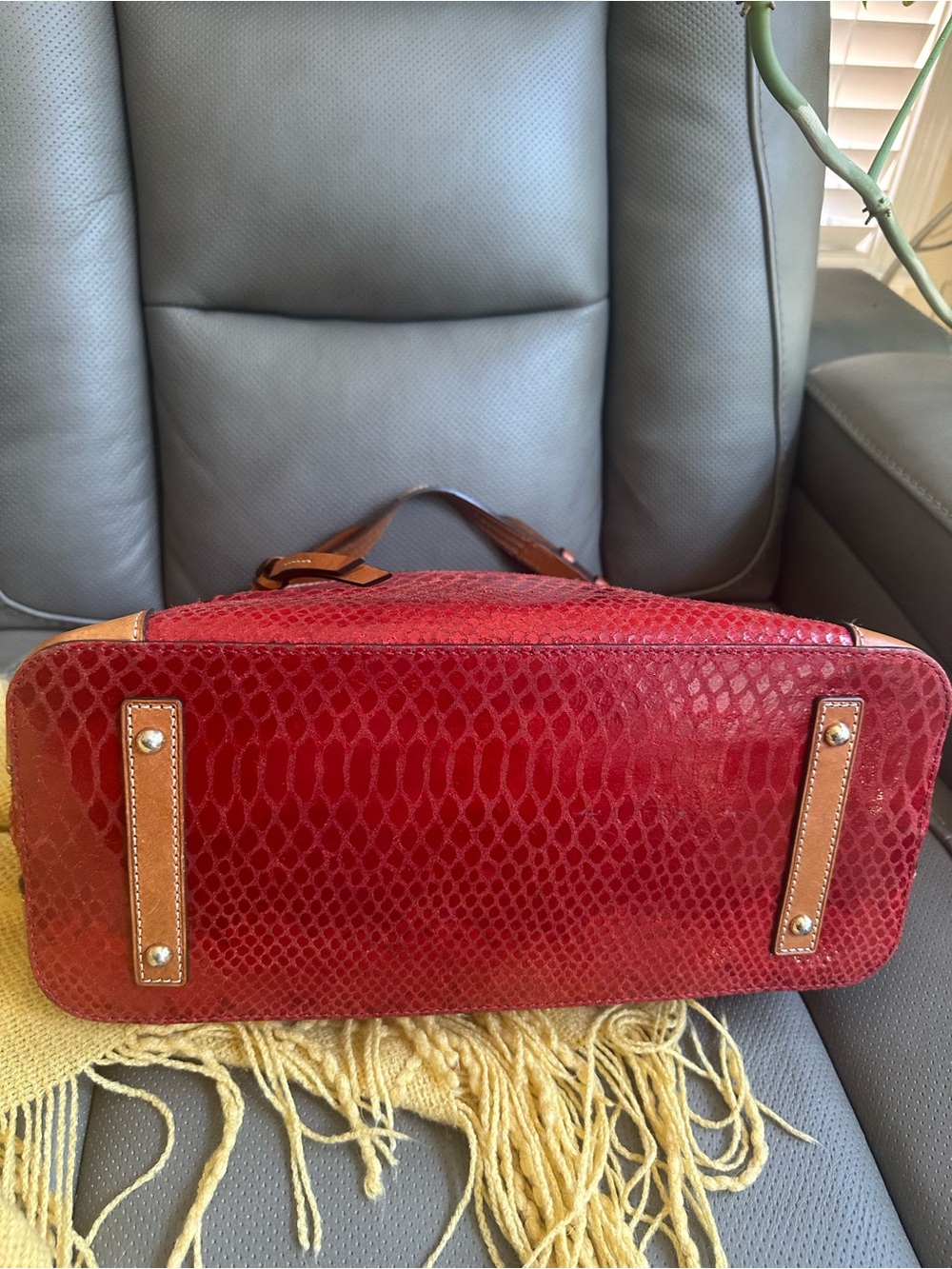 Dooney & Bourke Red & Tan Embossed Leather Shoulder Bag w/keychain - Picture 10 of 16